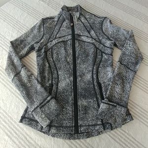 Lululemon Define Jacket. Size 6. Black and White.
